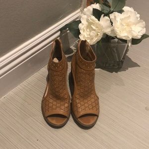 CUTE open toe booties